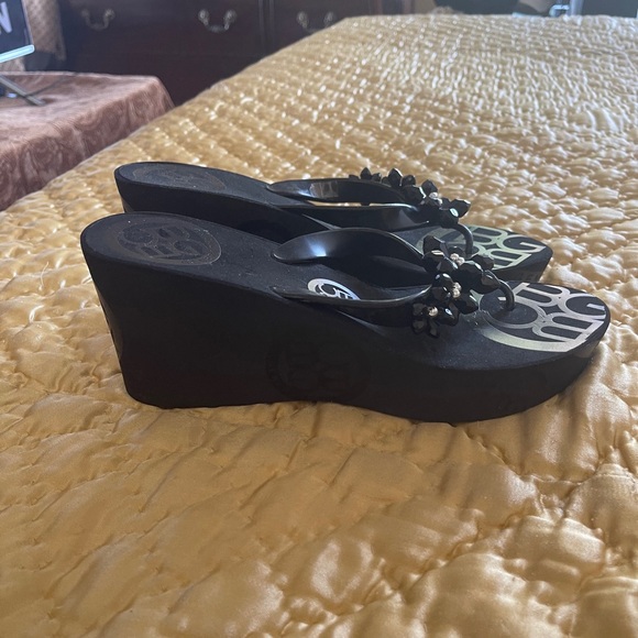 BCBGeneration platform wedge flip flop monogram - Picture 8 of 8